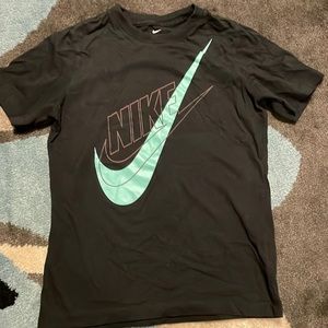 Nike check black tee